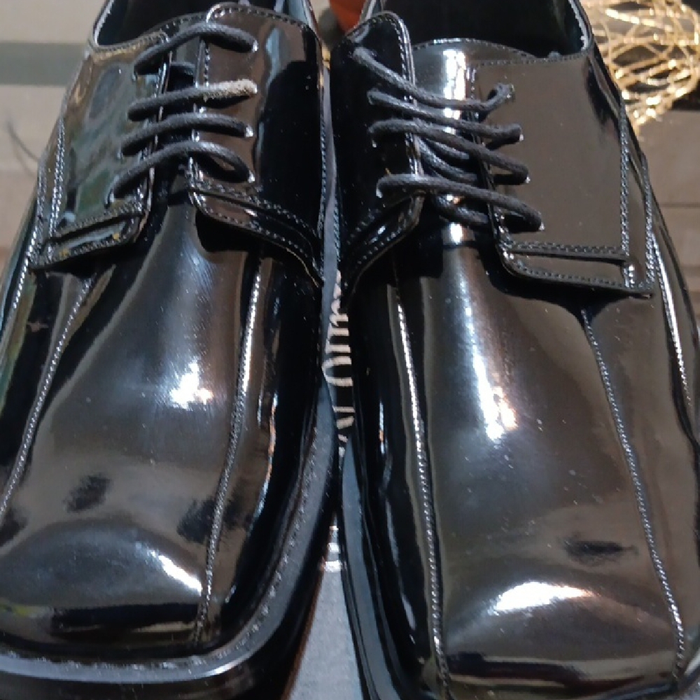 Black Leather Oxfords with High-Gloss Finish